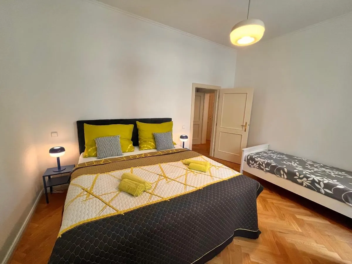 Cute Apartment Zborovska location