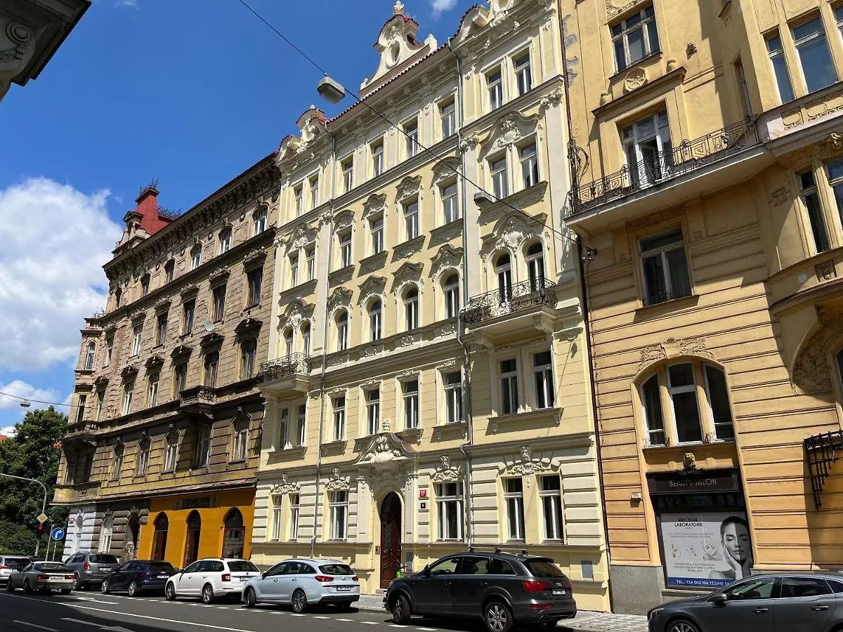 Cute Apartment Zborovska Praag